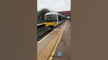Short train arrival at Haddenham & Thame Parkway  Chiltern Trains Class 165006