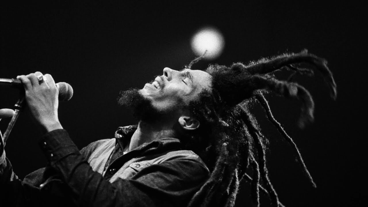 ONE LOVE - BOB MARLEY - LEGENDA DUPLA, INGLÊS E PORTUGUÊS - YouTube