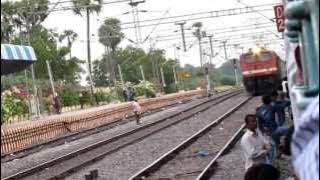 WAP-4 Swarna Jayanti honks, scares and overtakes P7 Krishna at 110 kmph !!!