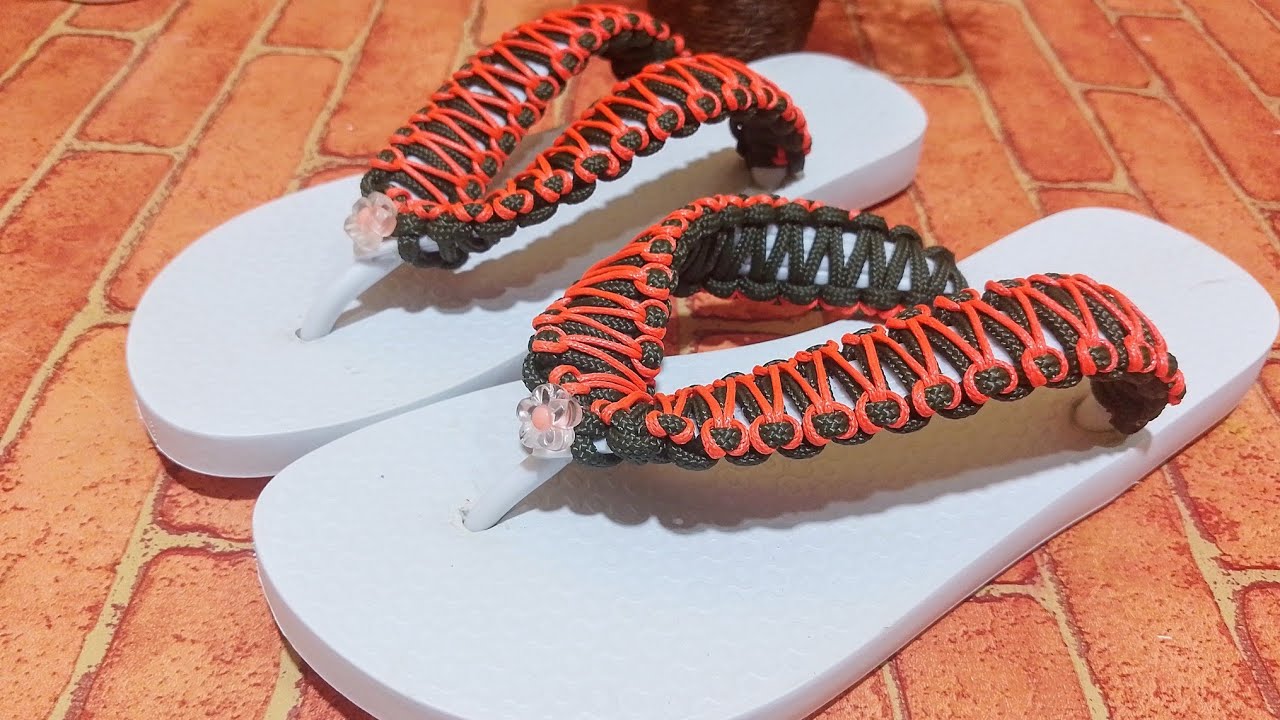 Chinelo  em macramê decorada com nó Cobra.