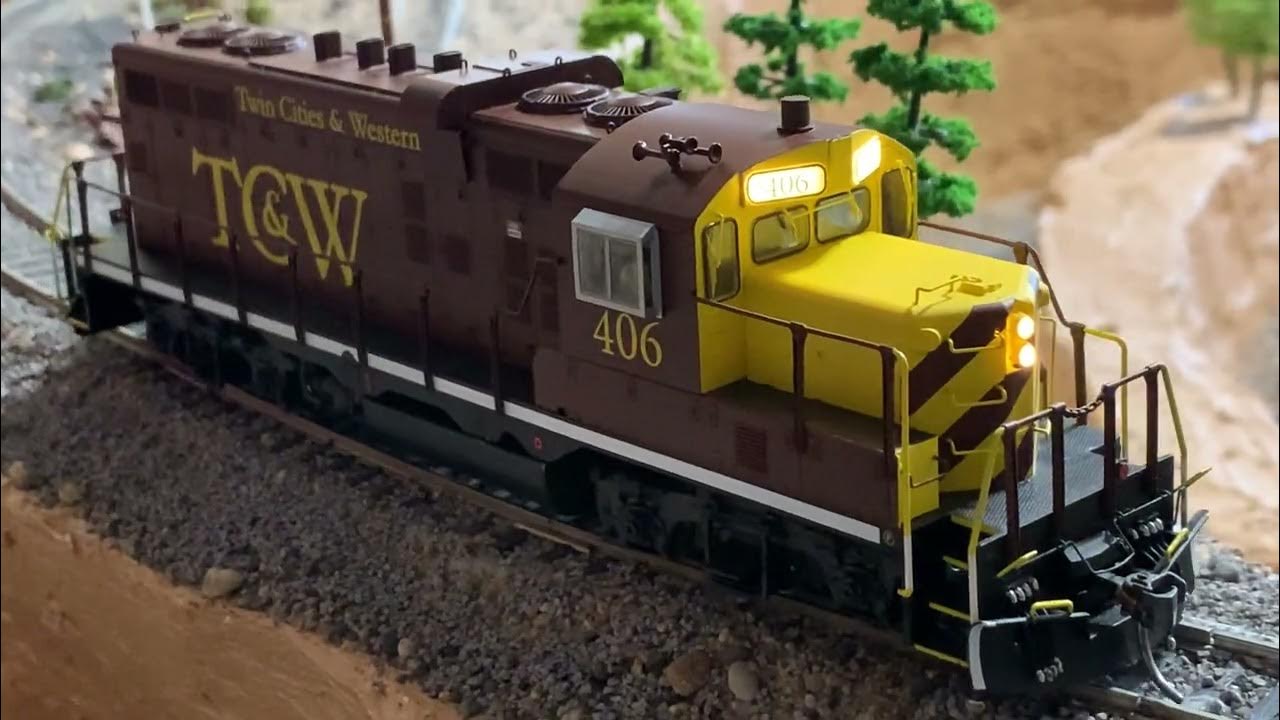 Ho Scale Intermountain GP10 DIESEL Twin Cities & Western