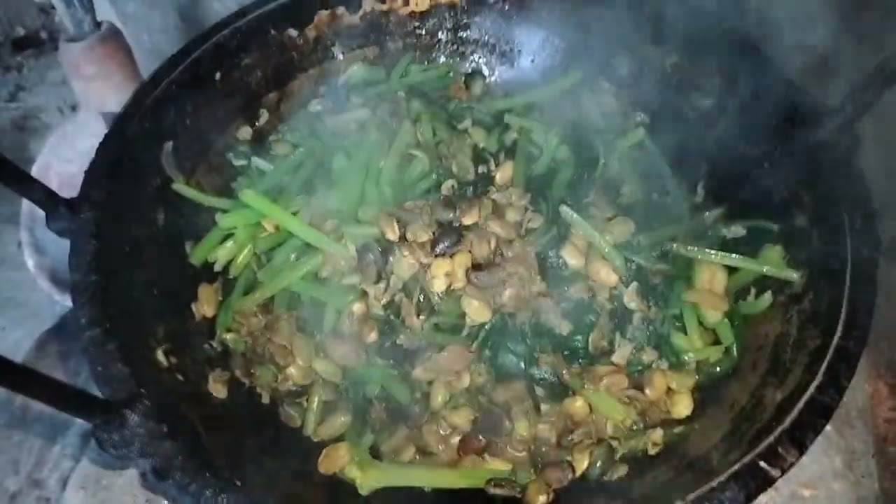 আজকে সিম বিচি দিয়ে লাউ শাক রান্না করলাম #village life of Afroza #