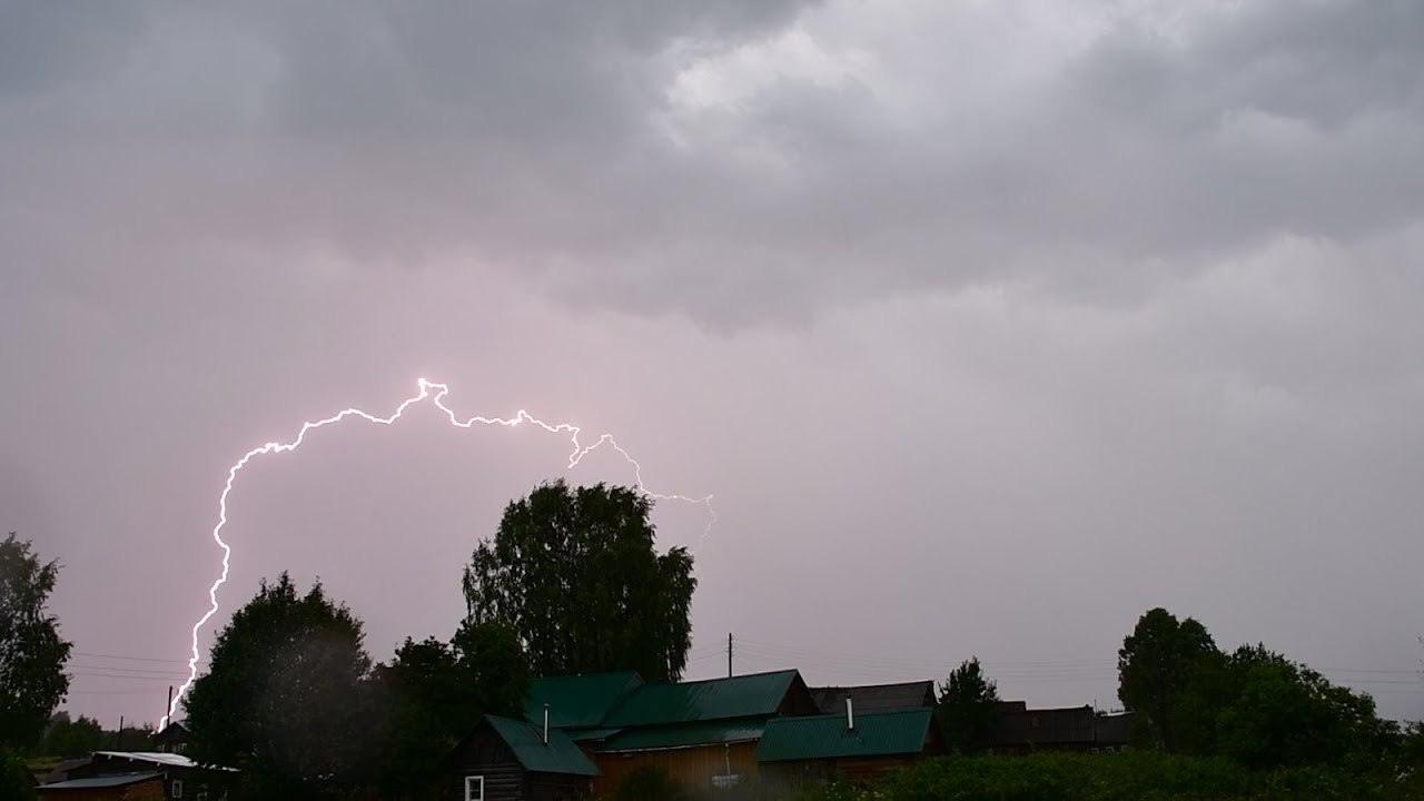 звуки дождя и грозы в деревне летом.