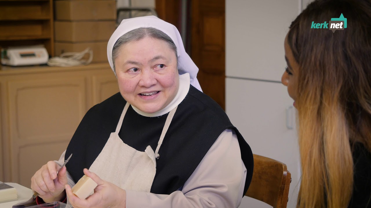 Met selfiestick naar abdij van Brecht