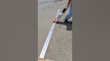 Concrete surface leveling machine