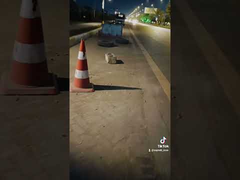 وسط الشوارع ناس كتير مروحين والناس يا قلبي هما هما وهو فين ملكه الاحساس