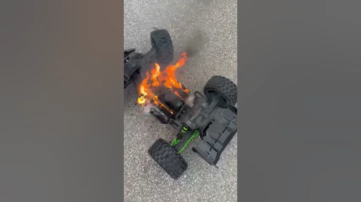 Traxxas XRT, HOBBYWING ESC Catches Batteries on Fire!
