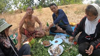 กินข้าวป่า บรรยากาศข้างหนองกระทุ่ม ก้อยปลาปิ้งปลาอิไท ความสุขแบบบ้านๆถิ่นฐานบ้านเกิด