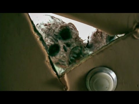 مجموعة اصحاب اتزنقوا في أوضة غريبة في موتيل وميعرفوش إن مصيرهم اتحدد من 3 ساعات فاتوا تلخيصة 