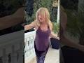 Goldie Hawn vibing to &ldquo;Dance Monkey&rdquo; 💃✨ #kurtrussell #antesedepois #dance