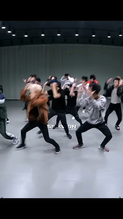 #SEVENTEEN // huh? #kpop #carat #saythename_17 #17 #pledis #music #fyp #viral #svt #edit #kpopedit