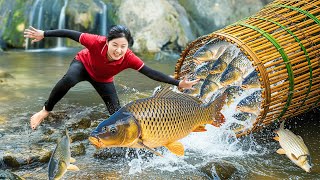 Traditional Fish Trap: Building a Bamboo Weir Catch Giant Fish, Selling the Harvest & Escaping Debt
