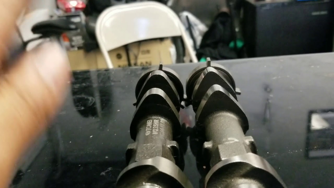 Tomei 264 10.8mm camshaft VS stock cams VQ35hr - YouTube