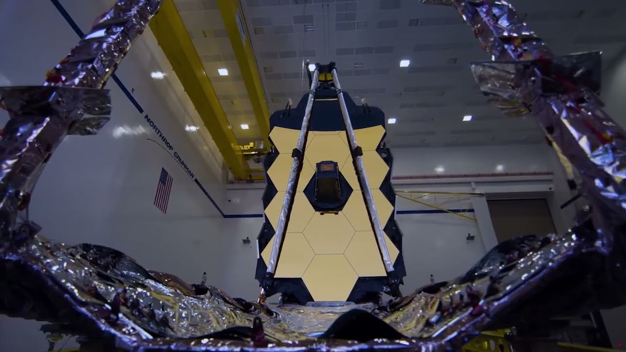See James Webb Space Telescope's gold-coated primary mirror in 'beauty shots'