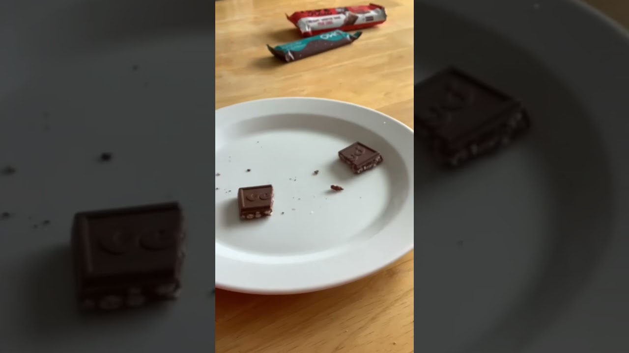Rating vegan chocolate pt.1 ! 🌱🍫   Trying the vego crisp bar ! 