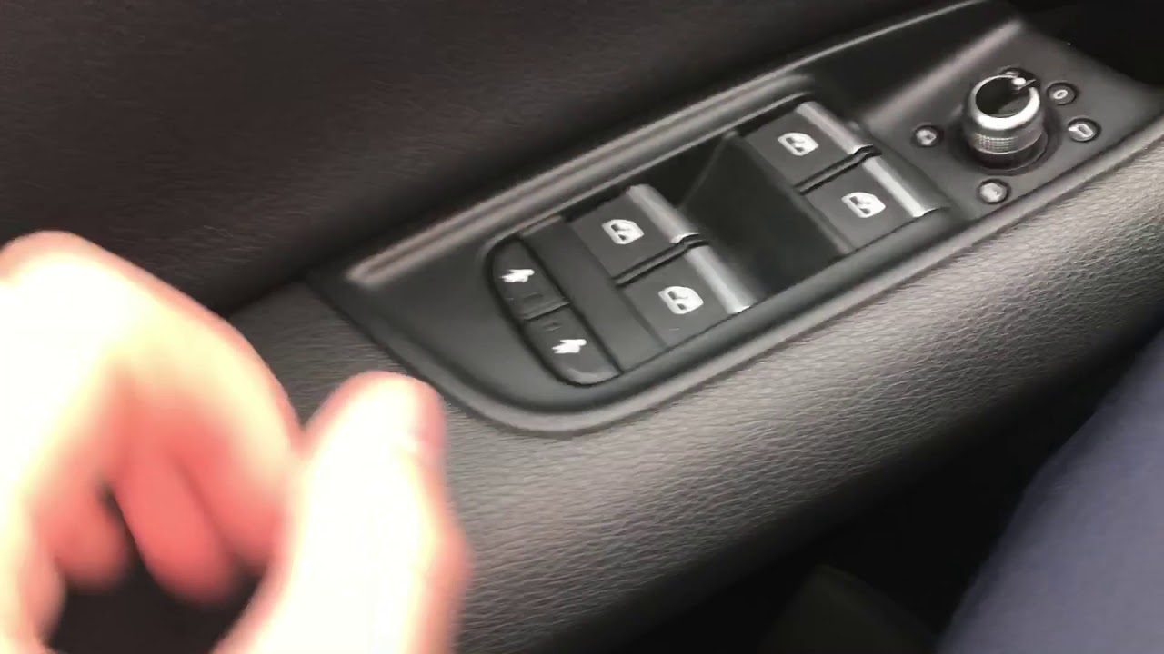 Activating the child locks on the Audi Q7 GK - YouTube