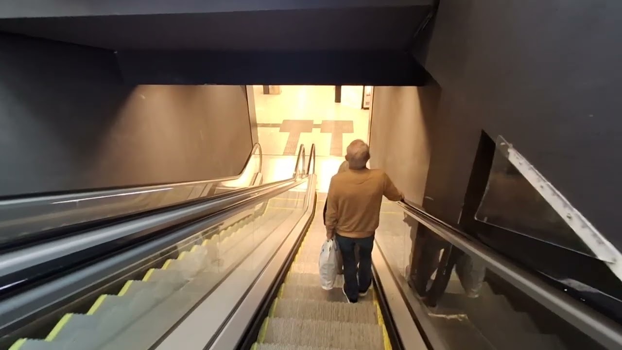 Exploring Bus, Tren and Merto station at Sanmames 