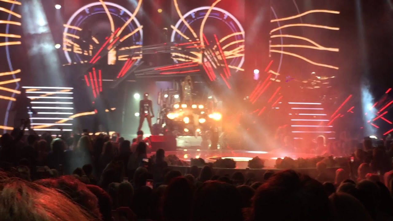 Светлана Лобода "Пора домой" Киев 28.11.2015 - YouTube