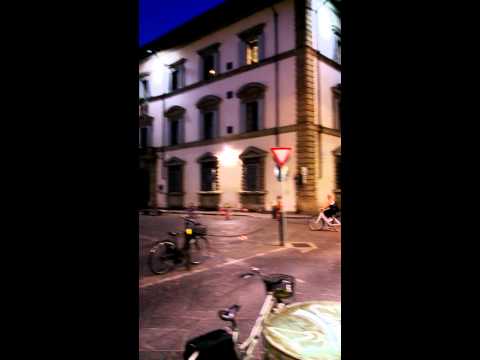 Video: Kajenská verejná lavica od Thomas Bernstrand