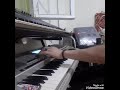     موسيقي شاب لطفي مع مانيني