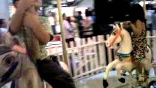 Alyssa & Alfonso Alba carousel ride.3GP