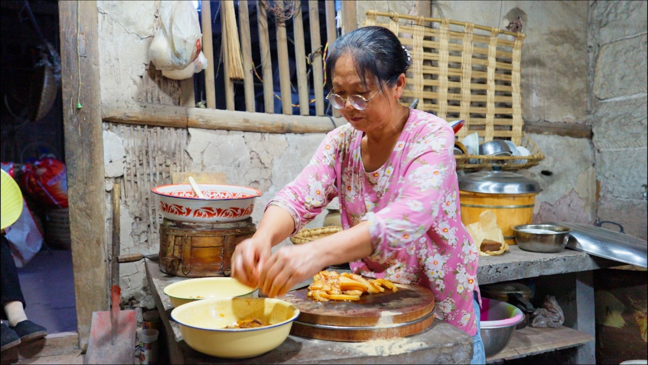Traditional Chinese Village Cooking | Primitive Lifestyle - YouTube