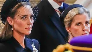 Kate's Expressions During The Queen's Procession Shows She's Trying Too Hard