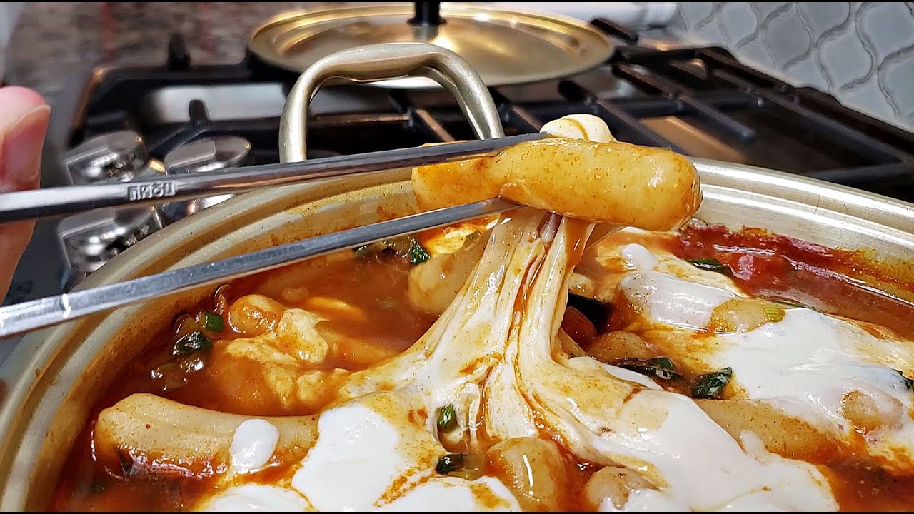 Spicy Korean Rice Cakes Recipe | Cheesy Tteokbokki Recipe - YouTube