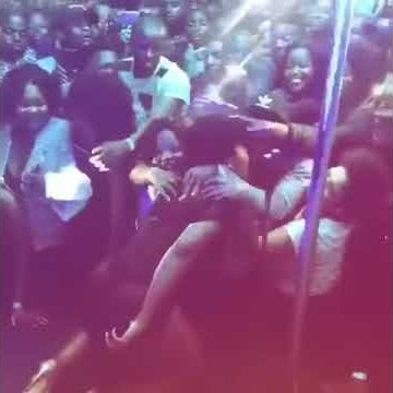 Zodwa kissing everyone