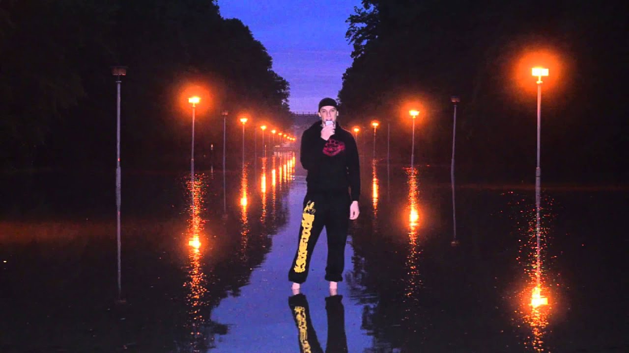 RONNIE SEX BITTET UM HILFE!