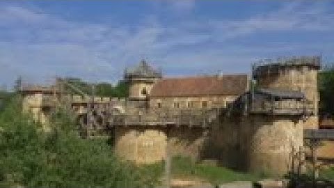 Medieval castle could be key to Notre Dame's restoration ++REPLAY++