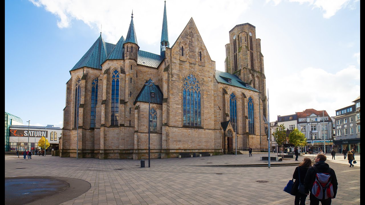 Gelsenkirchen - Buer Vollgeläut der Kath. St. Urbanuskirche ( Turmaufnahme )