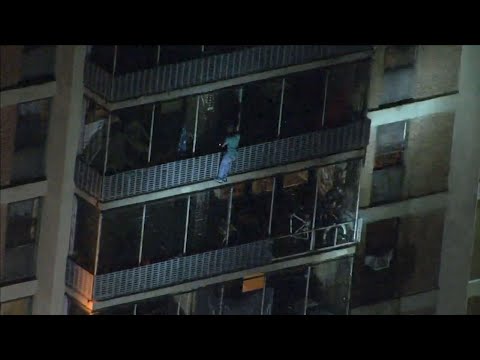 Video shows man scale down building during fire