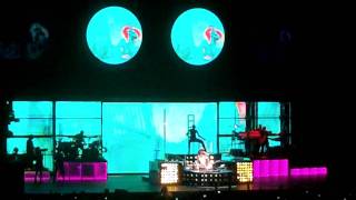 Celebrity Rihanna - S&M (live) Wealth