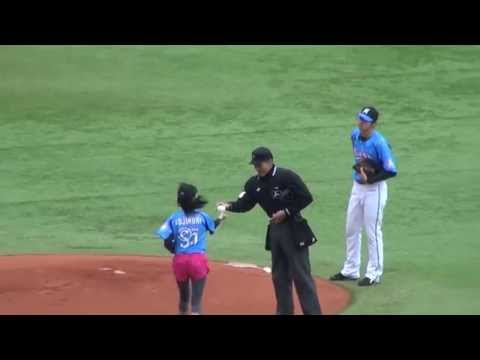 小島瑠璃子始球式◆2015.4.5 QVCマリン