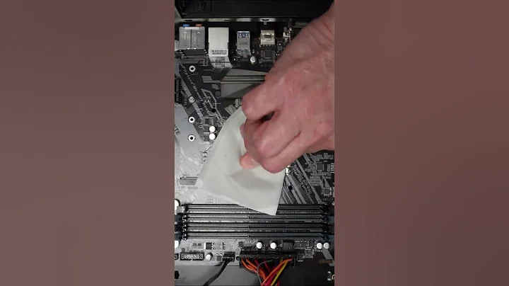 Removing Old CPU Thermal Paste Properly #Shorts