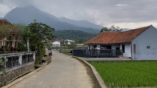 Langkah Kaki Ditemani Suara Ngaji di Desa Kaki Gunung 