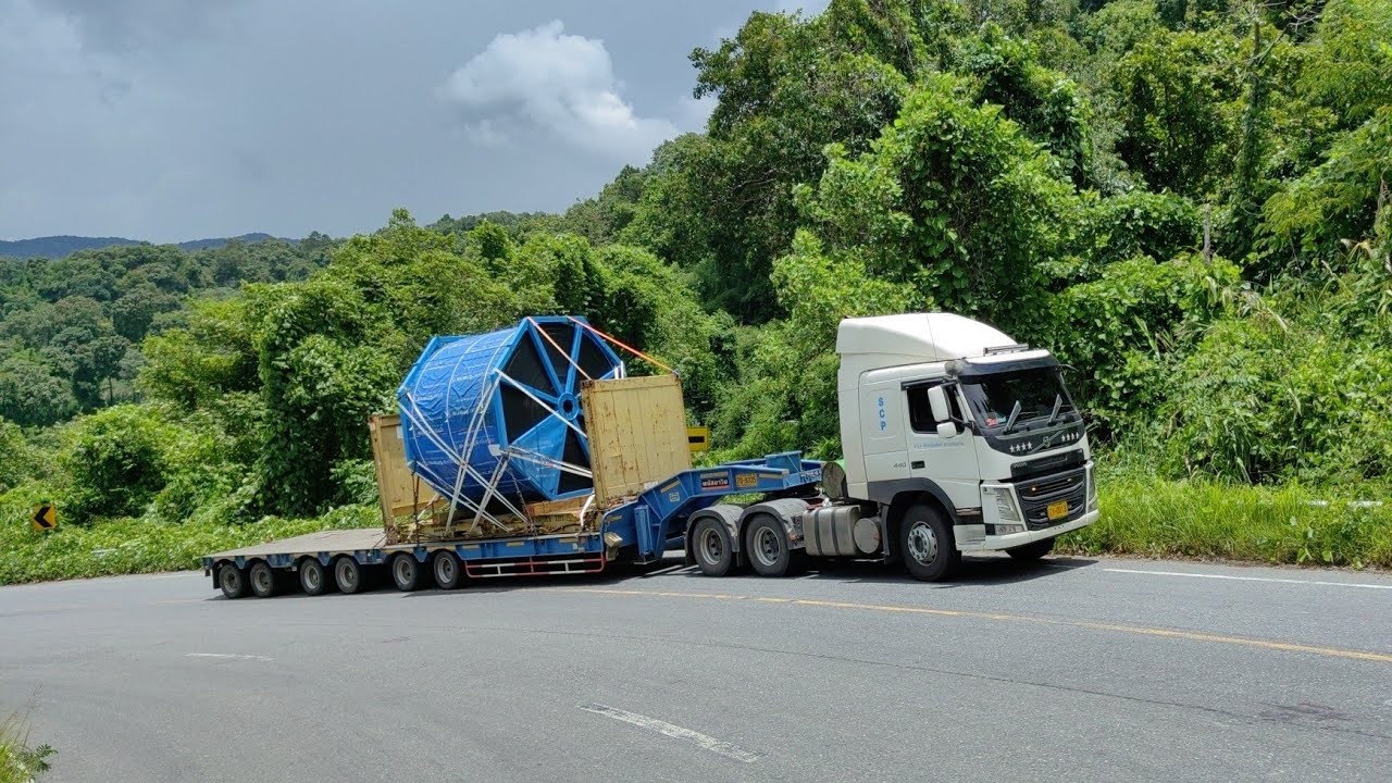 คลิปนี้พลาดไม่ได้ volvo FM 12 vs  คุณปู่ isuzu Rocky 195 ตัวแรง