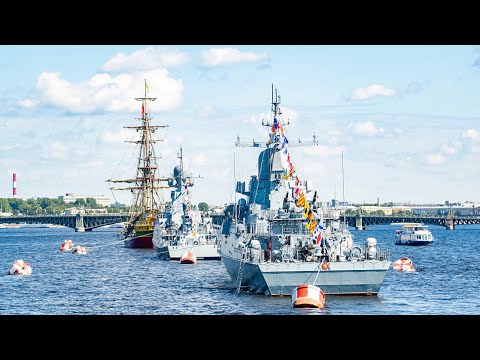 Navy day parade held in st. Petersburg, russia
