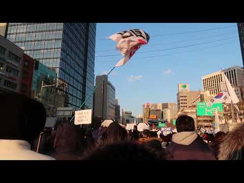 유신쇼 한파 이겨낸 촛불행진 <strong>숭례문</strong> 앞 도착 전국집중촛불집회 행진 현장 윤석열 퇴진 김건희 특검 [20221217]