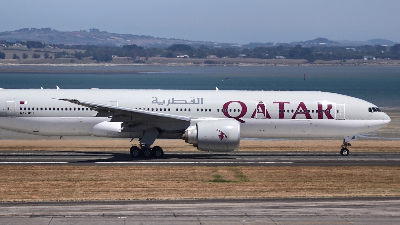 アリタリア航空Boeing777-200ER 関西空港（KIX）アリタリア航空 Boeing 777-200 離陸！！ - YouTube