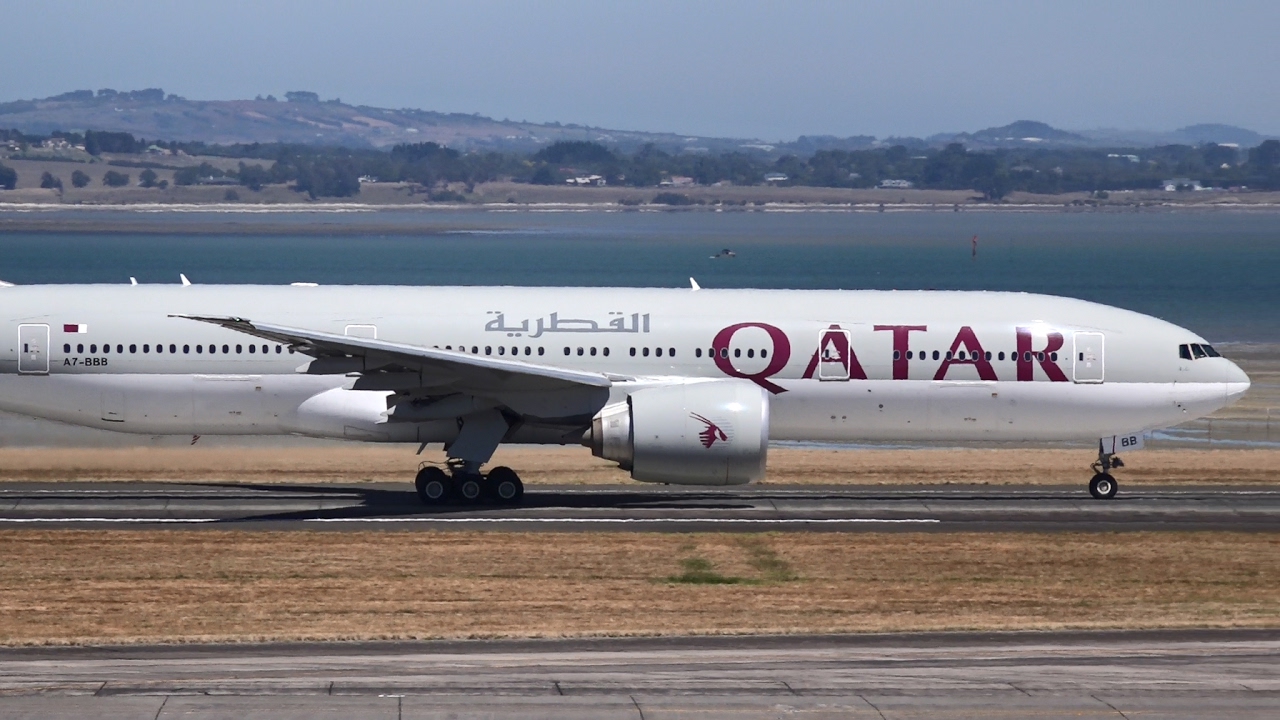 Resultado de imagen para 777-200LR Qatar Airways"