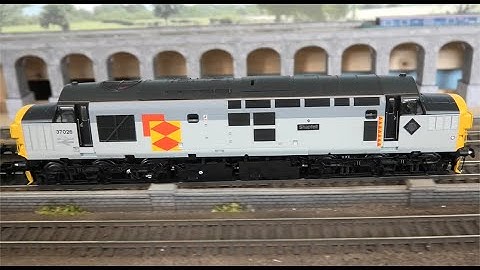 A new Loco arrives at Lakeside from Accurascale - a Class 37!   lets take a look.        7-7-2023
