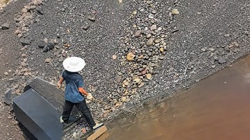 Barge unloading 2600 tons of cobblestone - relaxing stone flow - Vlog of work on barge