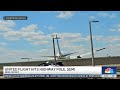 Shocking video shows United flight striking pole while landing at Newark