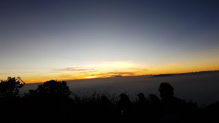 Pertama kalinya Adzan dan sholat shubuh di puncak gunung lawu (hargo dumilah 3265MPDL)