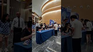 Bottle flip challenge with fellow GanGurus, Zixuan Xu#throwback #gangurus #fun