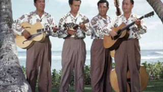 Miniatura de vídeo de "I'll Weave A Lei Of Stars For You - Royal Hawaiian Serenaders - 1948"