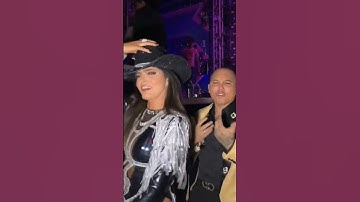 Thumbnail of ANA BARBARA cantando BANDIDO 🎶🤩 #anabarbara #bandido #premiosdelaradio #shorts