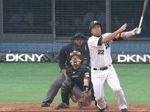 千葉ロッテに貴重な追加点！里崎智也の大きなホームラン
